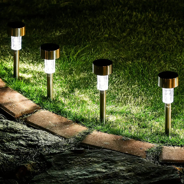Solar garden lights: Impermeabili, illuminazione LED per percorsi paesaggistici